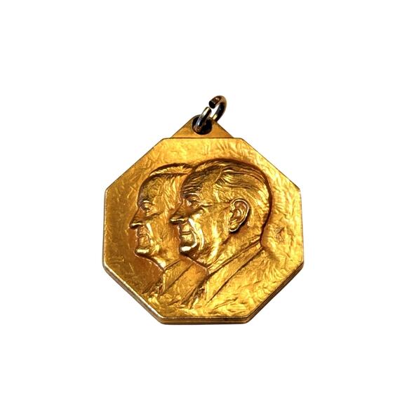 Vintage Rare Lyndon B. Johnson/Hubert Humphrey 1965 Inaugural Ball 10k GF Charm - Picture 1 of 3